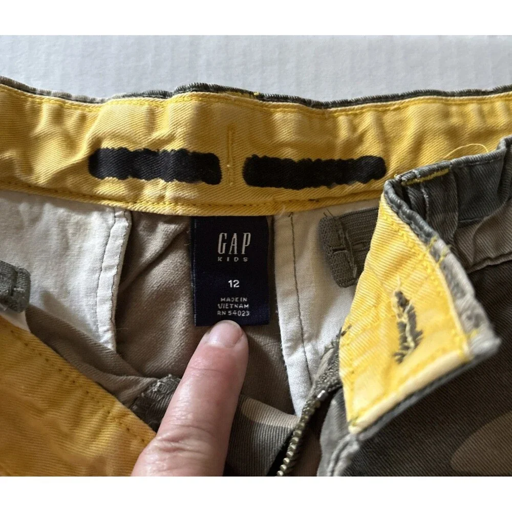 Gap Kids Camo Cargo Shorts Size 12 in excellent condition.